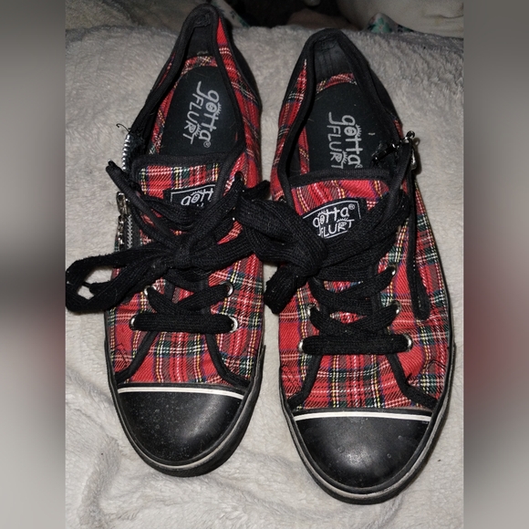 Red and black plaid punk shoes size 9 by Gotta 😚 Flurt - Picture 2 of 7